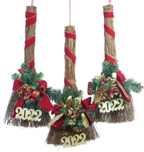 Χριστουγεννιάτικο Επιτοίχιο διακοσμητικό σκουπάκι στολισμένο 45cm 237121